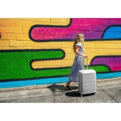 Samsonite Outline Pro Medium Spinner | Altman Luggage